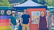 Doris Spoddig, Referentin der AOK-Direktion Bamberg, Sebastian Wei&szlig; (&bdquo;Gesundheitsregion plus&ldquo;) sowie Michaela Ebert und Lea Engelhardt informierten auf dem Paradeplatz. LRA Forchheim