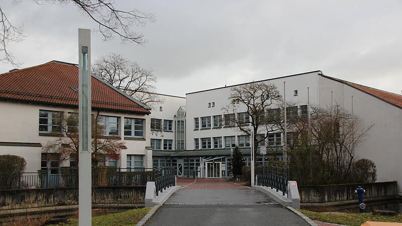 Landratsamt Coburg - Kreis Coburg - Komplettansicht - Eingang