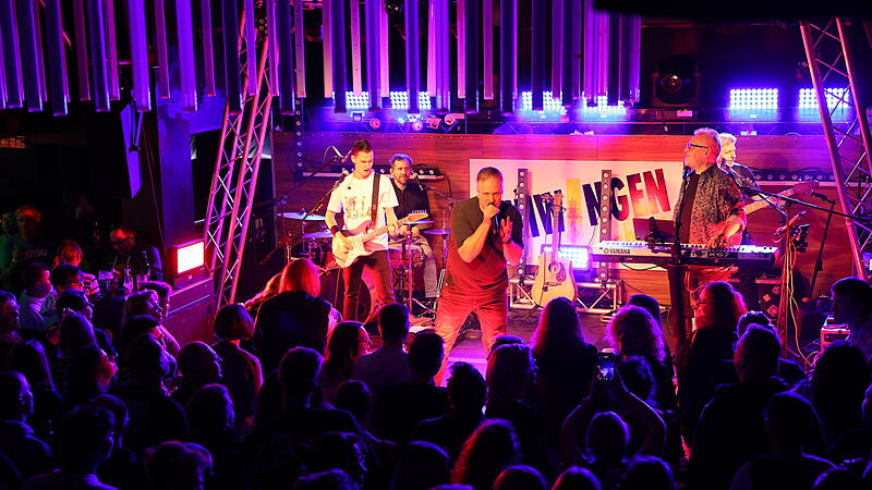 Die Fans standen in Schwingen Schlange &ndash; und die Kult-Band Radspitz sorgte f&uuml;r Super-Stimmung.So sch&ouml;n war das Konzert von Radspitz