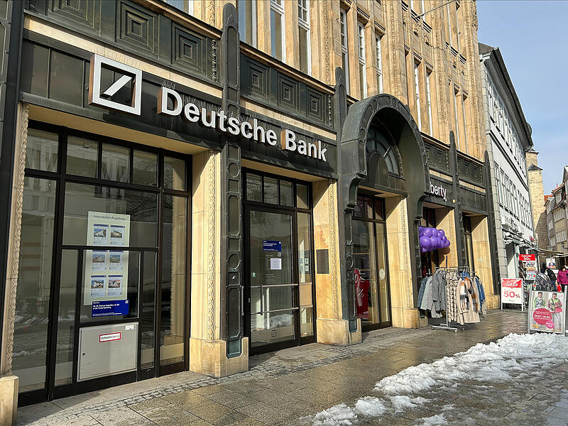 Deutsche Bank in CoburgLeipziger Allerlei by os Die Deutsche Bank schließt ihre Filiale in der Spitalgasse und wird auch die Geldautomaten abbauen. Künftig gibt es hier nur noch ein „Private Banking Center“.