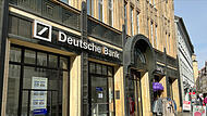 Die Deutsche Bank schlie&szlig;t ihre Filiale in der Spitalgasse und wird auch die Geldautomaten abbauen. K&uuml;nftig gibt es hier nur noch ein &bdquo;Private Banking Center&ldquo;.
