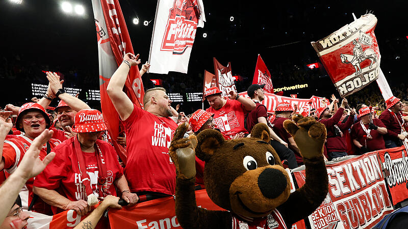 Die etwa 1000 Fans aus Bamberg machten am Samstag im M&uuml;nchner SAP Garden ordentlich L&auml;rm. Am Sonntag wollen sie den Pokalsieg ihrer Mannschaft bejubeln.