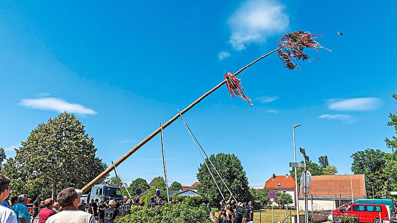 Der Kerwasbaum erreichte luftige Höhen.Frederike Rodewald Der Kerwasbaum erreichte luftige Höhen.Frederike Rodewald