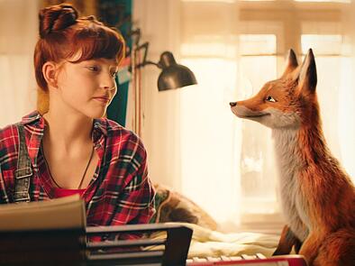 Hauptdarstellerin Emilia Maier alias Ida Kronenberg  mit ihrem magischen Fuchs Rabbat