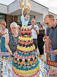 Torte zum 45-jährigen Bestehen der Freundschaft zwischen Andrezé und Lauter.