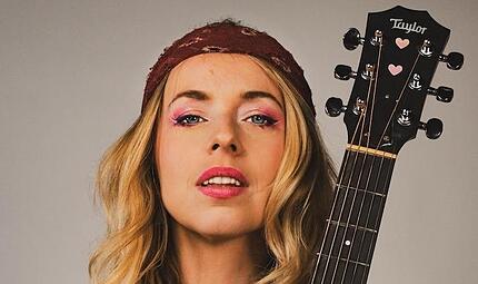 Miss Allie präsentiert ihr neues Album. Miss Allie präsentiert ihr neues Album.