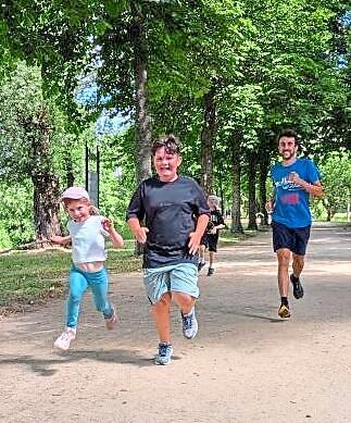 L&auml;ufer beim Spendenlauf im KISSori-Lernzentrum Foto: Christian Lochner
