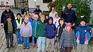 18 Mädchen und Jungs der Oberen Schule beobachteten gespannt die Geschwindigkeitsmessungen, die die Beamtinnen und Beamten der Polizeiinspektion Kulmbach durchführten. 18 Mädchen und Jungs der Oberen Schule beobachteten gespannt die Geschwindigkeitsmessungen, die die Beamtinnen und Beamten der Polizeiinspektion Kulmbach durchführten.