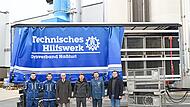 Die Fränkischen Rohrwerke haben dem THW Haßfurt 32 Gitterboxen gespendet. Im Bild (von links): Lukas Bechtold (THW), Frederic Will (THW), Landrat Wilhelm Schneider, Julius Kirchner (Geschäftsführer Fränkische), Christian Günther (THW), Tobias Hend...