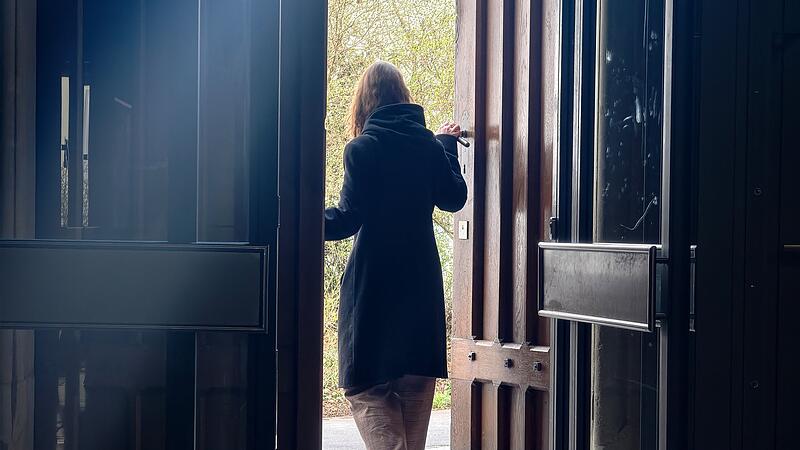 Kirchenaustritt SymbolfotoKirchenaustritt Symbolfotos Kirchenaustritt SymbolfotoKirchenaustritt Symbolfotos