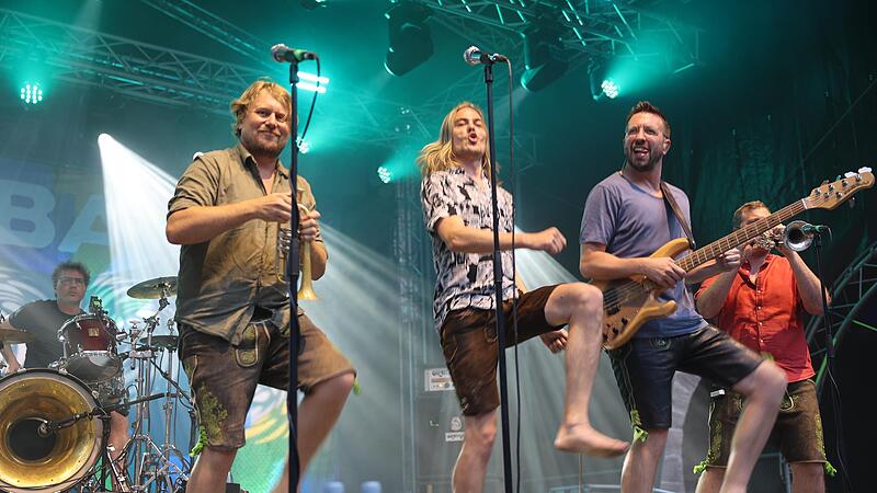 Bei &bdquo;Autobahn&ldquo; tobten alle im Publikum und machten die Kniehebbewegung mit.