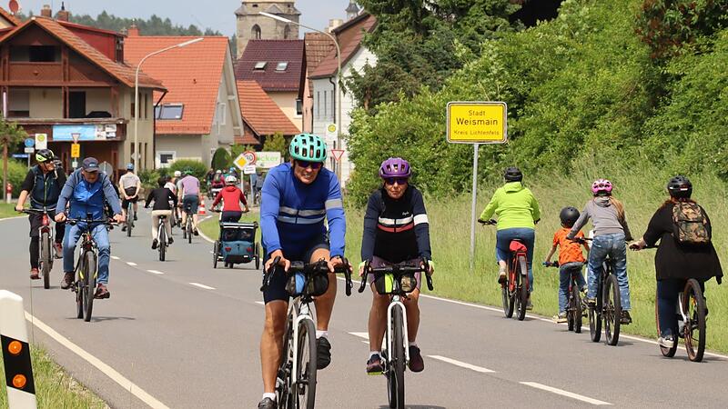 Von Weismain (in Hintergrund) aus ging die Tour durchs Kleinziegenfelder Tal.