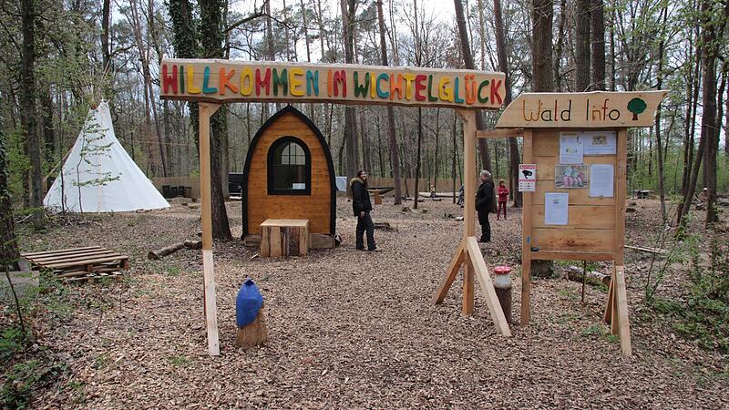 Seit ein paar Jahren gibt es den Waldkindergarten Wichtelgl&uuml;ck in H&ouml;chstadt. Daneben betreibt Wichtelgl&uuml;ck drei weitere Waldkinderg&auml;rten in Mittelfranken, in Vestenbergsgreuth, Neustadt an der Aisch und Bad Windsheim.