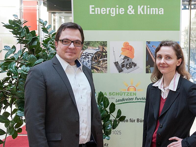 Klimaschutzmanager am Landratsamt Forchheim Dominik Bigge, hier 2015 mit Energieberatin Christine GalsterForchheim & Fr&auml;nkische Schweiz