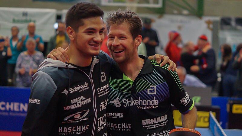 Martin Allegro (links) und Bastian Steger vom TSV Bad K&ouml;nigshofen hatten Nerven wie Drahtseile und gewannen das Entscheidungsdoppel beim TTC Zugbr&uuml;cke Grenzau mit 3:2.