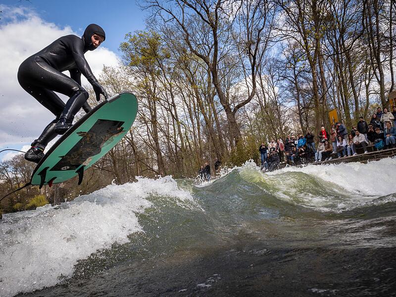 Surfer an der Eisbachwelle
