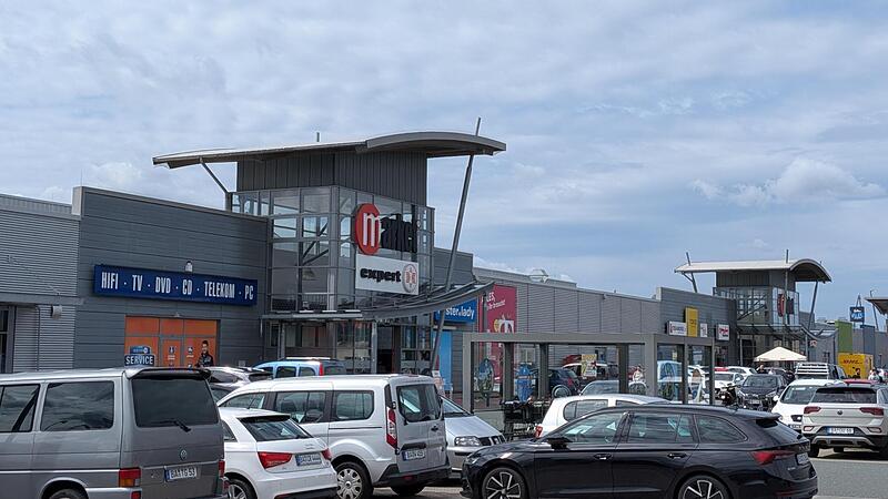 Ladenschlie&szlig;ungen Hallstadt Market Einkaufszentrum