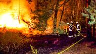 Nachts um drei Uhr rückten mehrere Feuerwehren aus dem Landkreis zu dem Brand bei Johannishof aus.