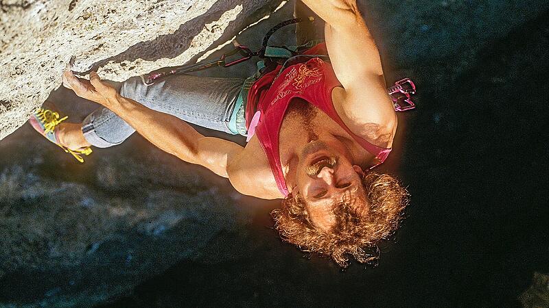 Kurt Albert klettert "Magnet" am Richard-Wagner-Fels bei Obertrubach