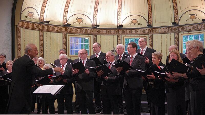 Fr&uuml;hlingskonzert der Kissinger S&auml;ngervereinigung  in der Bad Kissinger Wandelhalle.