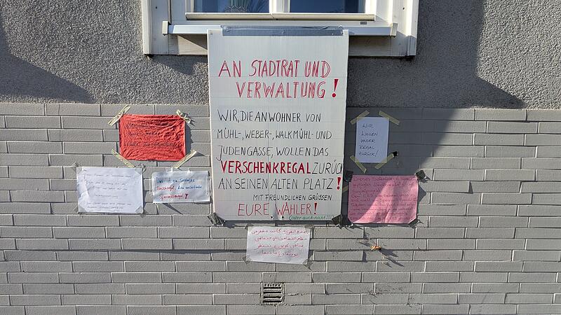 Das Regal in der Webergasse ist weg. Die Anwohner: sauer.