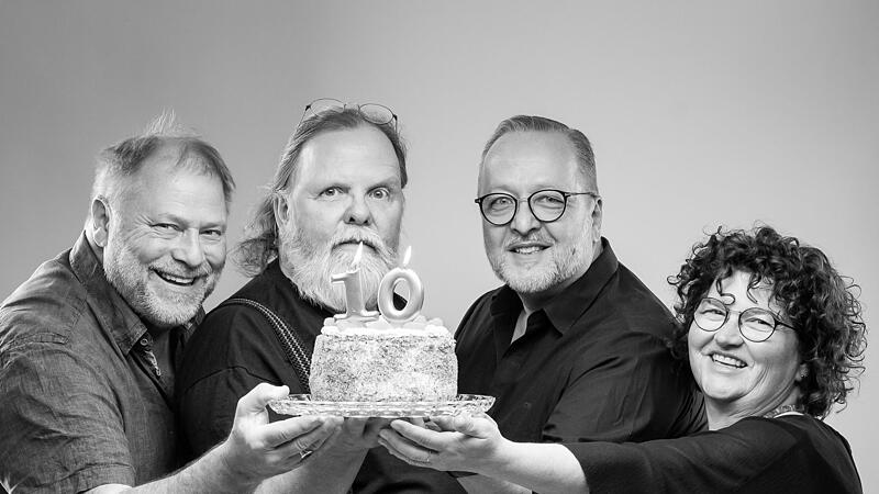 Wulli Wullschl&auml;ger, J&uuml;rgen Hoffmann, Christian P&ouml;llmann und Sonja Tonn freuen sich &uuml;ber ihr Zehnj&auml;hriges. Am Freitag  ist das Jubil&auml;umskonzert.
