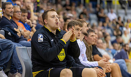 Nils Röller (hier beim Heimspiel gegen Hagen zu Saisonbeginn) legte nach der unglücklichen Niederlage des HSC Coburg in Dresden den Finger in die Wunde. Nils Röller (hier beim Heimspiel gegen Hagen zu Saisonbeginn) legte nach der unglücklichen Niederlage des HSC Coburg in Dresden den Finger in die Wunde.
