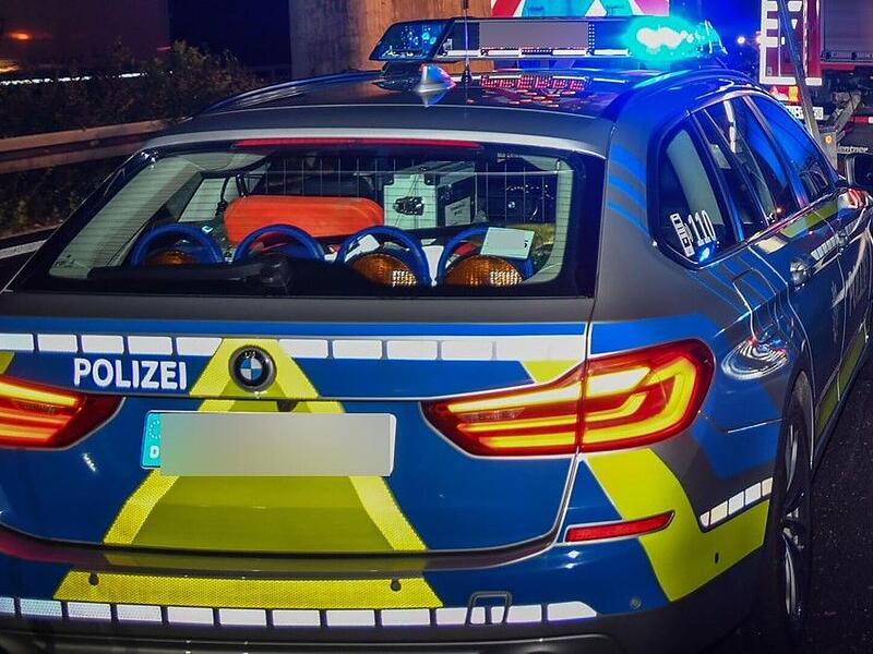 A3 bei Fauenaurach: Bus prallt an Baum - Polizei ermittelt gegen Fahrer A3 bei Fauenaurach: Bus prallt an Baum - Polizei ermittelt gegen Fahrer