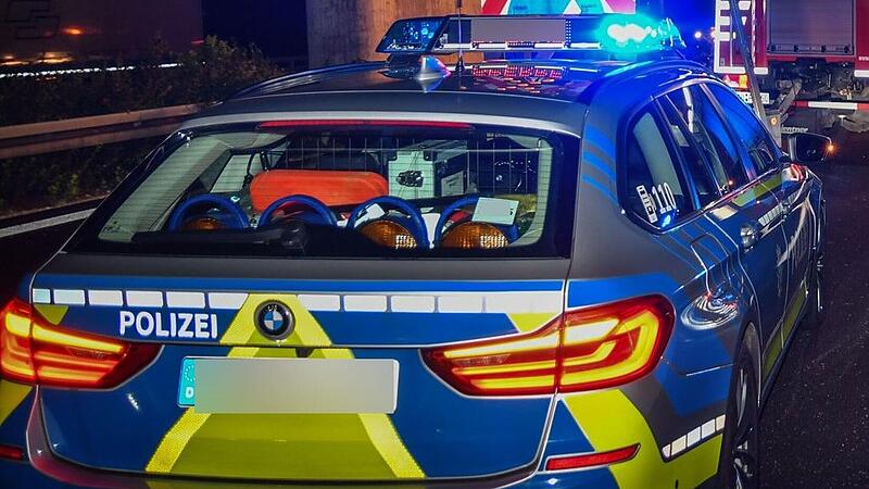 A3 bei Fauenaurach: Bus prallt an Baum - Polizei ermittelt gegen Fahrer A3 bei Fauenaurach: Bus prallt an Baum - Polizei ermittelt gegen Fahrer