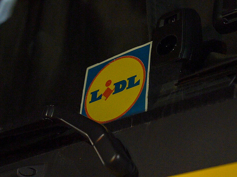Bauernstreik vor Lidl: Landwirte protestieren gegen niedrige Milch- und ButterpreiseStreik Landwirte Lidl 2025