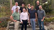 vorne von links: Windkümmerer Hubert Treml-Franz, Marius Conci (Gemeindeverwaltung), Bürgermeister Jörg Neubauer, Mario Münch (Münch Energie), hinten von links: Bernhard Schmidt, Juri Philipp, Mariella Schubert (Plan BC GmbH), Alexander Höhn (Mün...