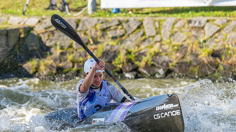 Anne J&auml;ger im Wildwasserkanal.