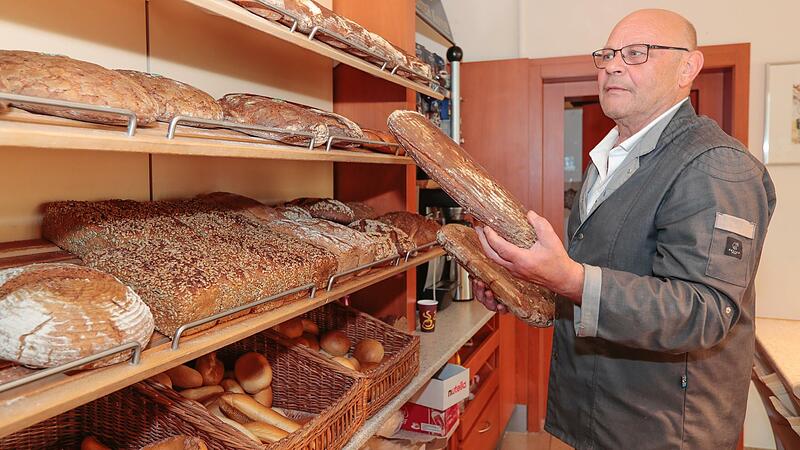Bernhard L&ouml;w, der stellvertretende Obermeister der B&auml;cker-Innung Bamberg/Forchheim, steht in seiner B&auml;ckerei in Pretzfeld.Forchheim & Fr&auml;nkische Schweiz