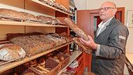 Bernhard Löw, der stellvertretende Obermeister der Bäcker-Innung Bamberg/Forchheim, steht in seiner Bäckerei in Pretzfeld.Forchheim & Fränkische Schweiz