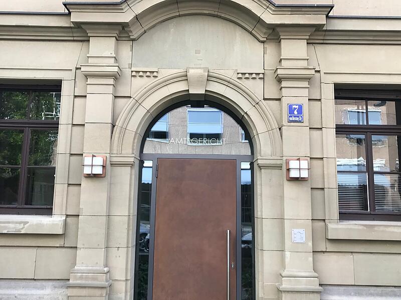 Vor dem Amtsgericht Bad Kissingen hat sich ein 20-J&auml;hriger wegen des Besitzes jugendpornografischer Bilddateien verantworten m&uuml;ssen.