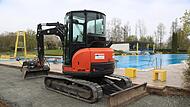 Noch dominieren Baumaschinen das Bild. Aber Mitte Mai soll das modernisierte Freibad in Stadtsteinach wieder eröffnet werden.