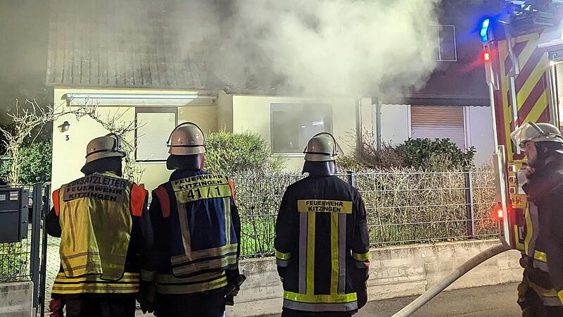 Starker Rauch hat sich am fr&uuml;hen Mittwochmorgen wegen eines K&uuml;chenbrands in der Kitzinger Siedlung entwickelt. Die Feuerwehren aus Kitzingen und Sickershausen l&ouml;schten den Brand.