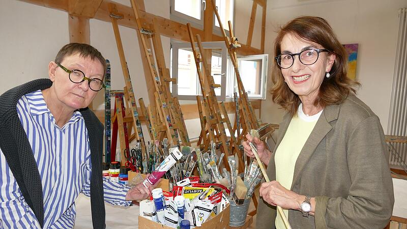 Barbara Winkler (rechts) und Andrea Landwehr-Ratka laden als Vorsitzende des Vereins „Form + Farbe“ zur Jubiläumsausstellung auf der Giechburg ein. Barbara Winkler (rechts) und Andrea Landwehr-Ratka laden als Vorsitzende des Vereins „Form + Farbe“ zur Jubiläumsausstellung auf der Giechburg ein.