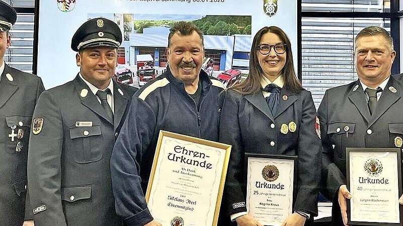 V.l.: Ralf Kunzmann, Oliver Mirsberger, Wolfgang Heinig, Nikolaus Iberl, Regina Kraus, J&uuml;rgen Bachmeier, Bernd Pr&uuml;tting und Christian Kammerer.