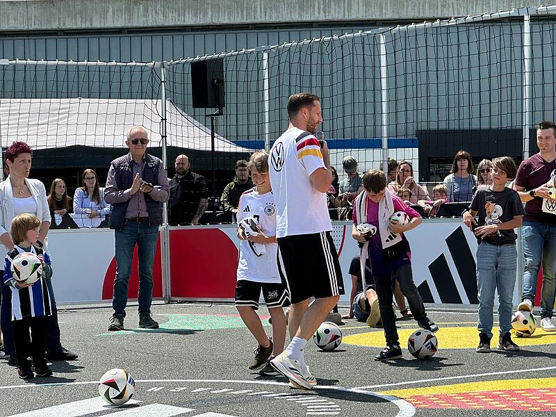 DFB-Torwandschießen in HerzogenaurachDFB-Torwandschießen in Herzogenaurach DFB-Torwandschießen in HerzogenaurachDFB-Torwandschießen in Herzogenaurach