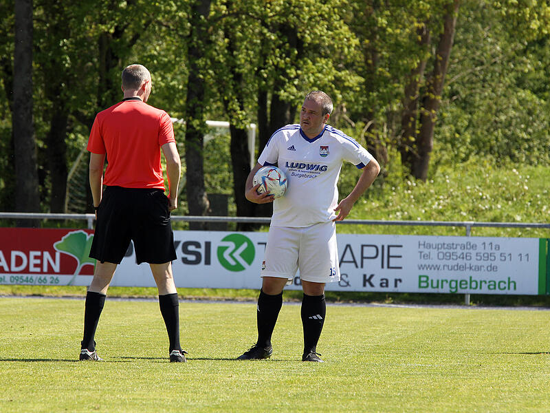 Marcel Kutzelmann: Warum der Torjäger nach Vorra geht 17 Tore, 15 Vorlagen: Nicht viele haben Marcel Kutzelmann in der Landesliga solche Zahlen zugetraut. Künftig tritt der 34-Jährige kürzer, zumindest zeitweise.