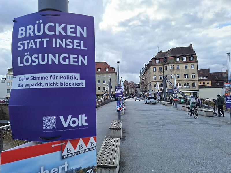 Wahlplakate Bamberg Mit diesem Wahlplakat wirbt die Partei Volt um Stimmen.