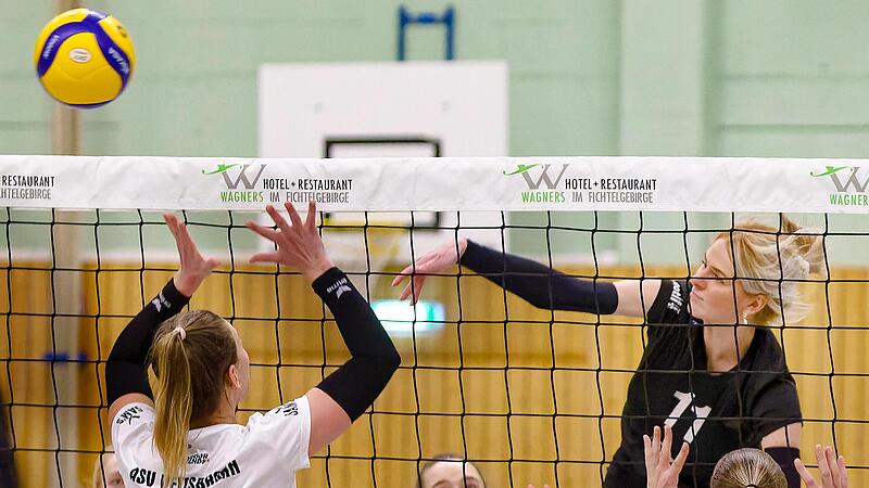 Die Neudrossenfelderinnen um Nicki Naumann (hier beim Schmetterball) m&uuml;ssen nach zwei Niederlagen in der Relegation in die Landesliga absteigen.