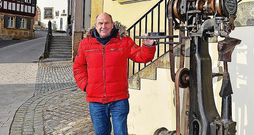 Joachim Ru&szlig;, Zweiter Vorsitzender der Kulturgemeinde und Stadtrat, freute sich dar&uuml;ber, dass die Schuhmaschinen aufgestellt wurden und die Entscheidung schon positive Resonanz gefunden hat.