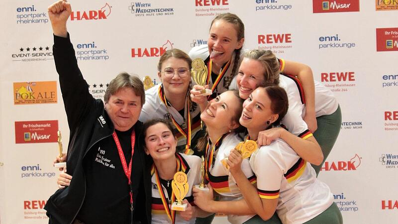 Riesenjubel beim RSV &bdquo;Solidarit&auml;t&ldquo; Reuth &ndash; das 6er-Einrad-Team holt im Oktober nach mehreren vergeblichen Anl&auml;ufen die Deutsche Meisterschaft in den Wei&szlig;enbrunner Ortsteil.