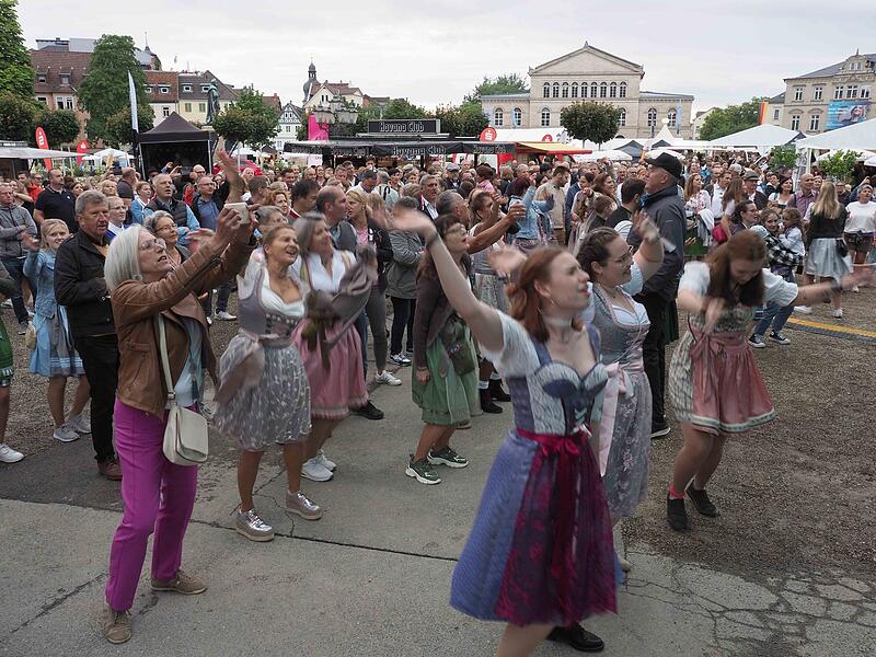 Stimmung beim Schlossplatzfest 2023 in Coburg