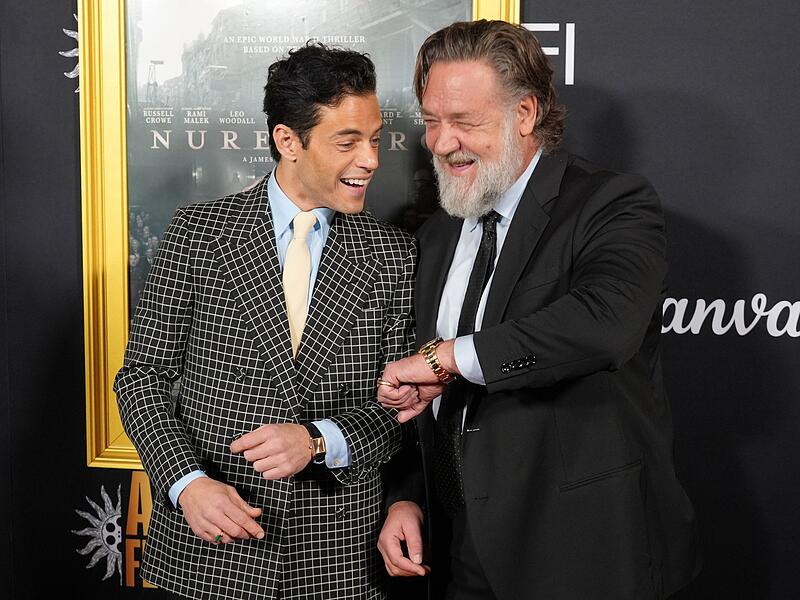 Rami Malek (l) und Russell Crowe