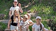 Nach einer Tour durch Hammelburg erfrischten sich die Kinder in der Kneippanlage auf der Museumsinsel. Nach einer Tour durch Hammelburg erfrischten sich die Kinder in der Kneippanlage auf der Museumsinsel.