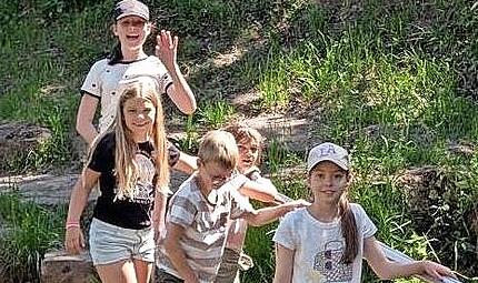 Nach einer Tour durch Hammelburg erfrischten sich die Kinder in der Kneippanlage auf der Museumsinsel.