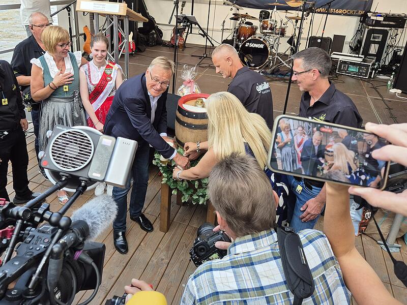 Andreas Starkes letzter Bieranstich bei der Sandkerwa 2025